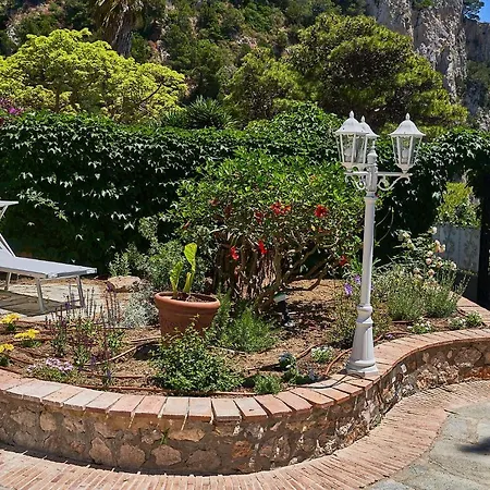 Bed & Breakfast To Be Sea View 4*