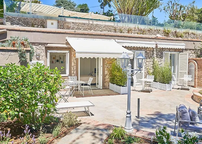 לינה וארוחת בוקר To Be Sea View קאפרי