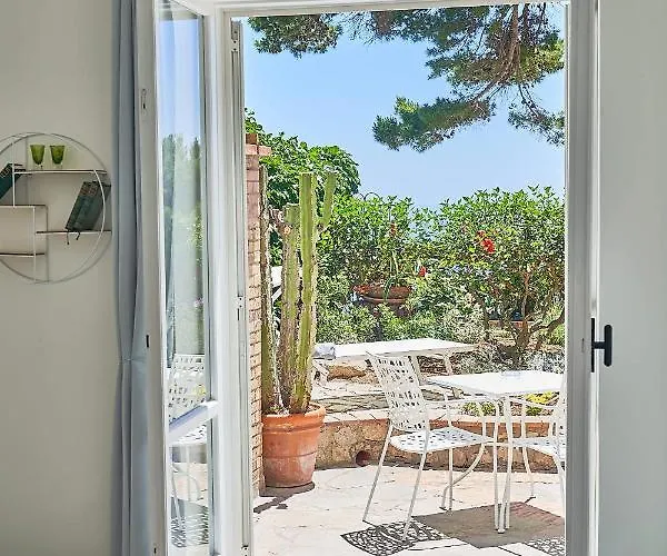 To Be Sea View Bed & Breakfast 3*